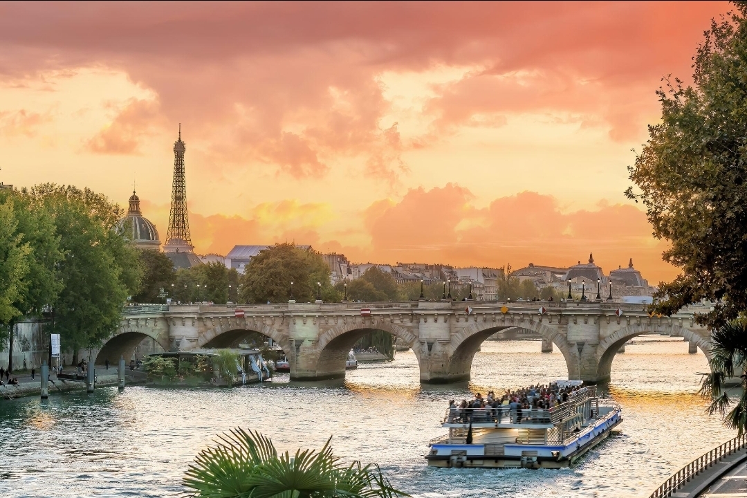 Paris Tour Guide